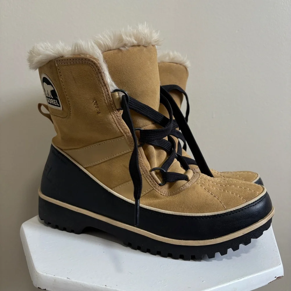 Sorel Tan and Black Fur-Lined Winter Boots - Picture 3 of 10
